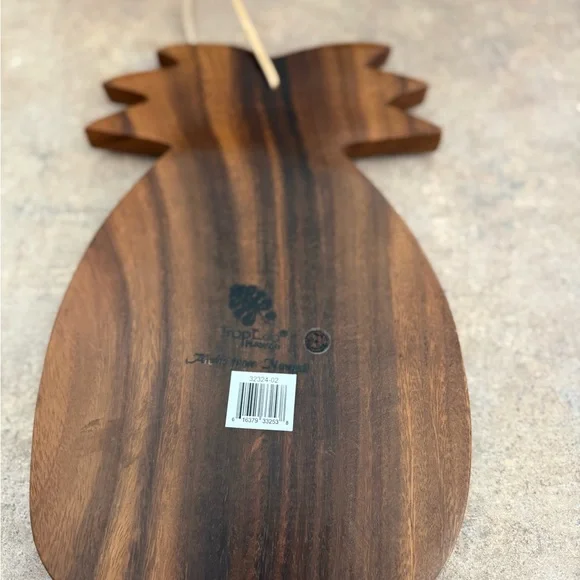 Wooden Pineapple-Shaped Cutting Board - Picture 2 of 4